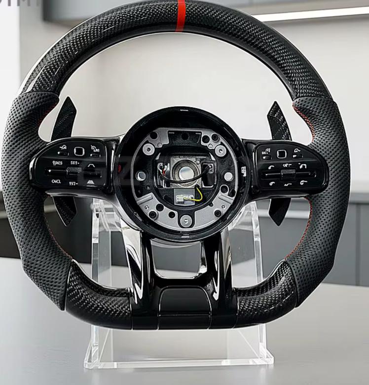 Volant Sport en Carbone et Cuir Perforé (Style Supercar)